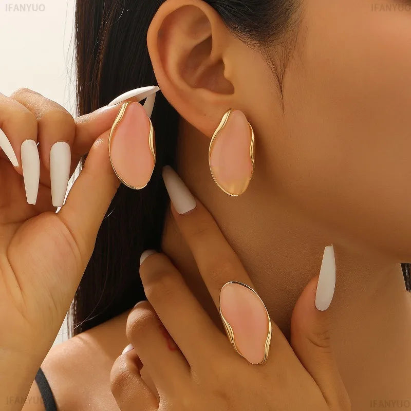 Aretes de Aleación y Resina tipo stud y anillos.