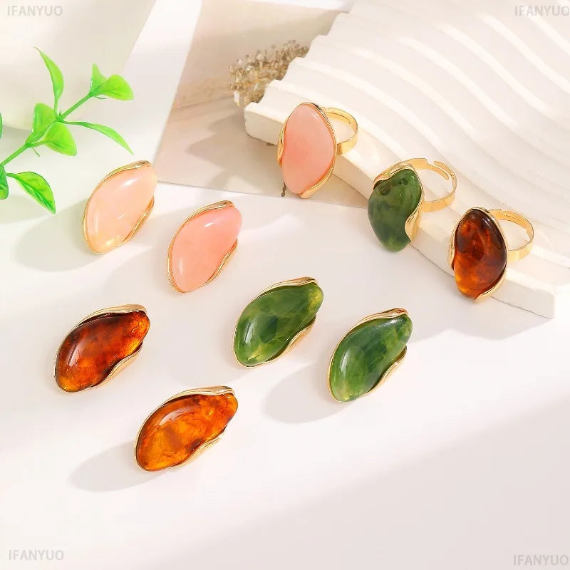 Aretes de Aleación y Resina tipo stud y anillos.