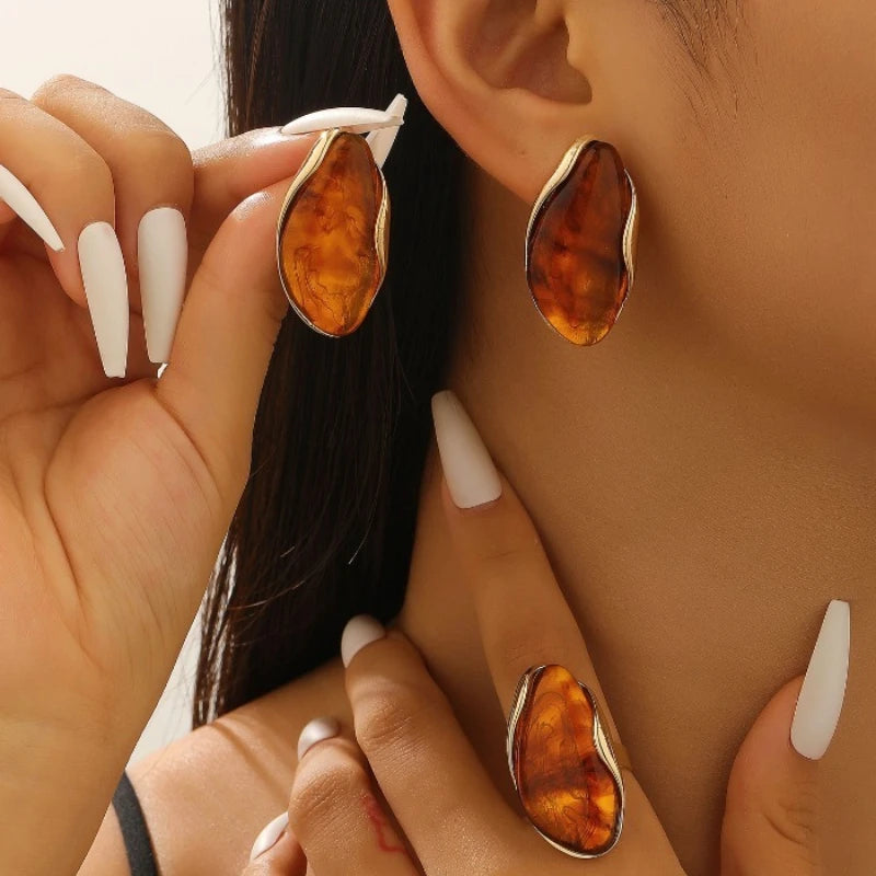 Aretes de Aleación y Resina tipo stud y anillos.